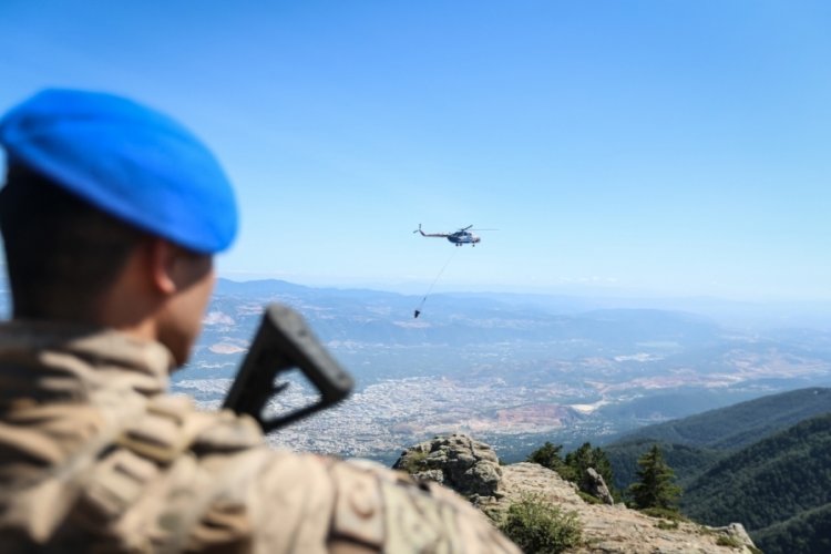Uludağ'da jandarma yangınlara karşı gece g&uuml;nd&uuml;z tetikte bekliyor