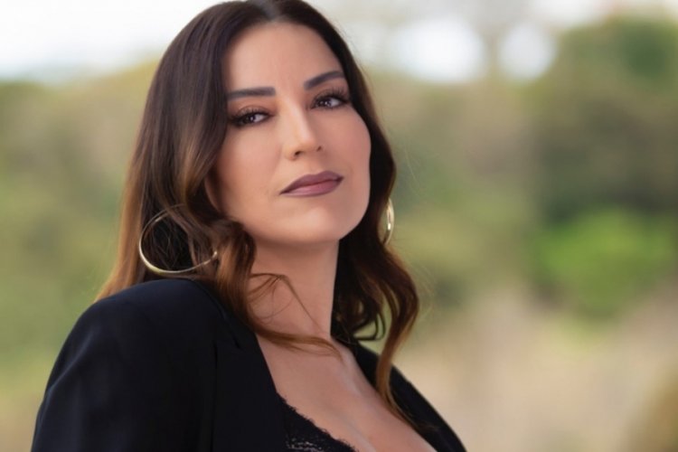 Derya Uluğ ile Aşkın Nur Yengi karşılaştırıldı: Sosyal medyada g&uuml;ndem oldu
