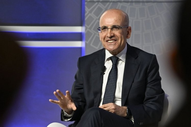 Bakan Şimşek canlı yayında Siri'nin azizliğine uğradı