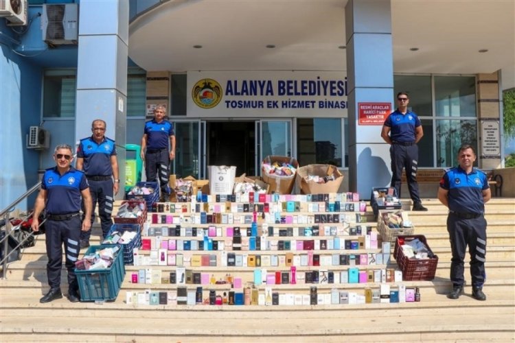 Alanya'da binlerce sahte parf&uuml;m ele ge&ccedil;irildi