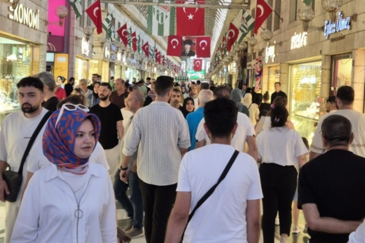 Bursa'da &ccedil;arşıda yoğunluk yaşandı!