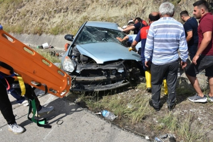 Sinop'ta iki otomobil &ccedil;arpıştı: &Ouml;l&uuml; ve yaralılar var!