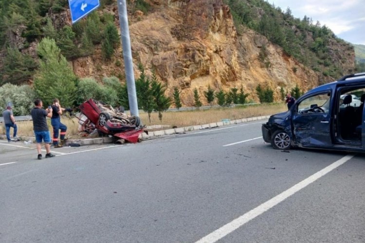 G&uuml;m&uuml;şhane'de meydana gelen kazada ara&ccedil; parampar&ccedil;a oldu