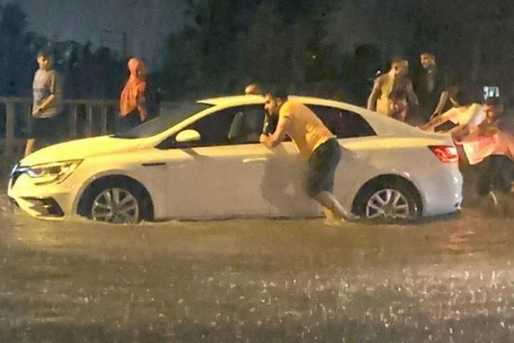 Rize'de sokaklar sele d&ouml;nd&uuml;