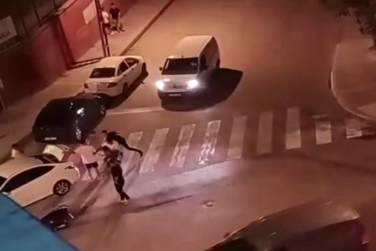 İstanbul'da darp ettikleri şahsı silah zoruyla ka&ccedil;ırdılar