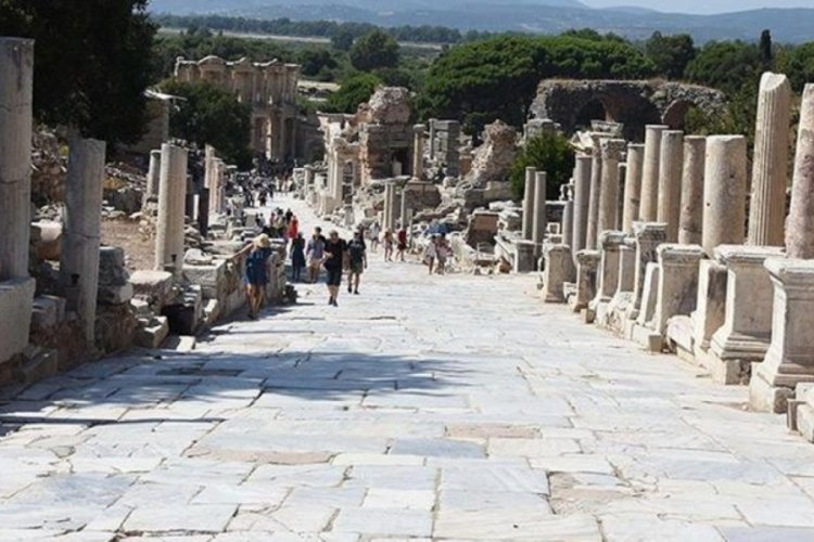 Efes Antik Kenti, en &ccedil;ok ziyaret&ccedil;i ağırlayan m&uuml;ze oldu