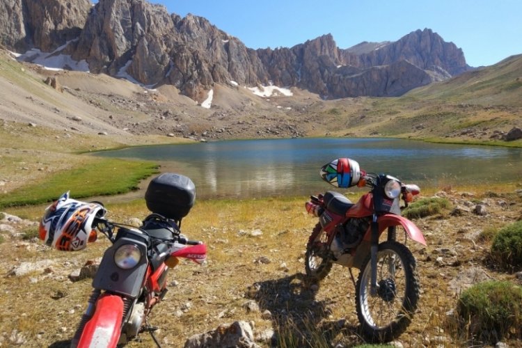 Erzincan'da motosiklet tutkunları:Dağlarda adrenalin dolu anlar yaşadı!