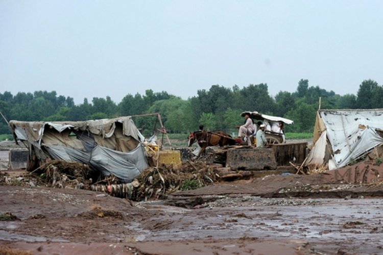 Pakistan'da muson yağmurlarında 154 &ouml;l&uuml;