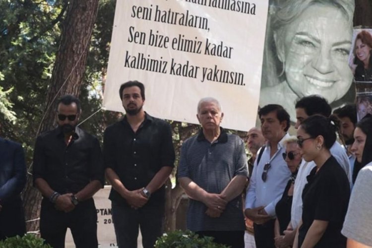 &Ccedil;olpan İlhan doğum g&uuml;n&uuml;nde mezarı başında anıldı