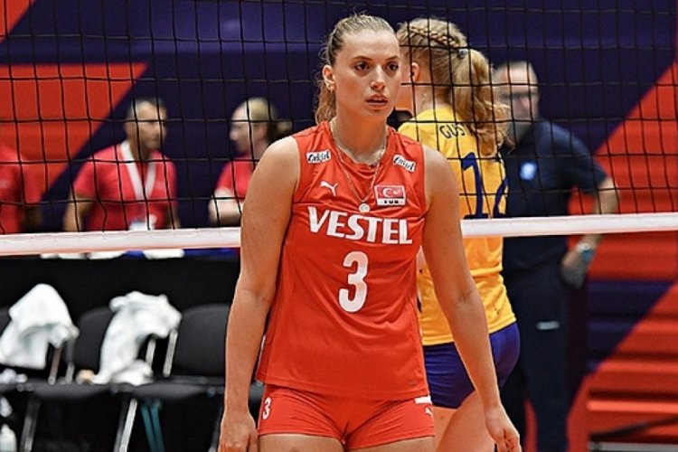 Cansu &Ouml;zbay kimdir? Cansu &Ouml;zbay ka&ccedil; yaşında? Cansu &Ouml;zbay hangi takımda oynuyor?