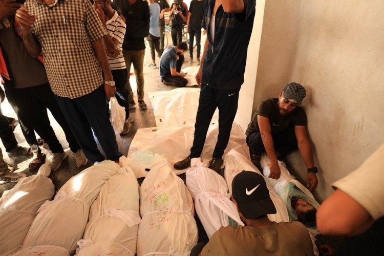 İsrail, Gazze'de iki okulu daha vurdu: 15 &ouml;l&uuml; 30 yaralı