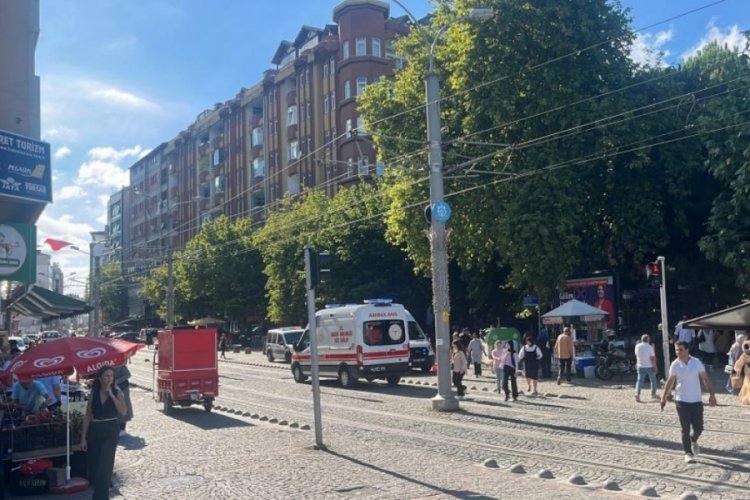 Kendisine sigara vermeyenlere kabusu yaşattı: 4 yaralı