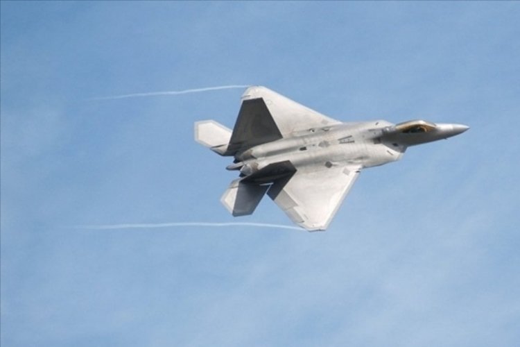 ABD, &uuml;slerine F-22 savaş u&ccedil;akları g&ouml;nderdi