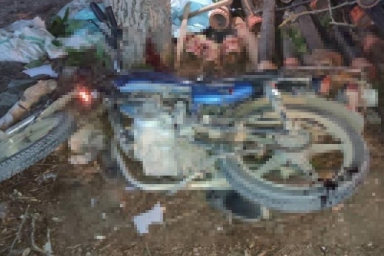 Bursa'da motosiklet ağaca &ccedil;arptı: 1 &ouml;l&uuml;, 1 yaralı