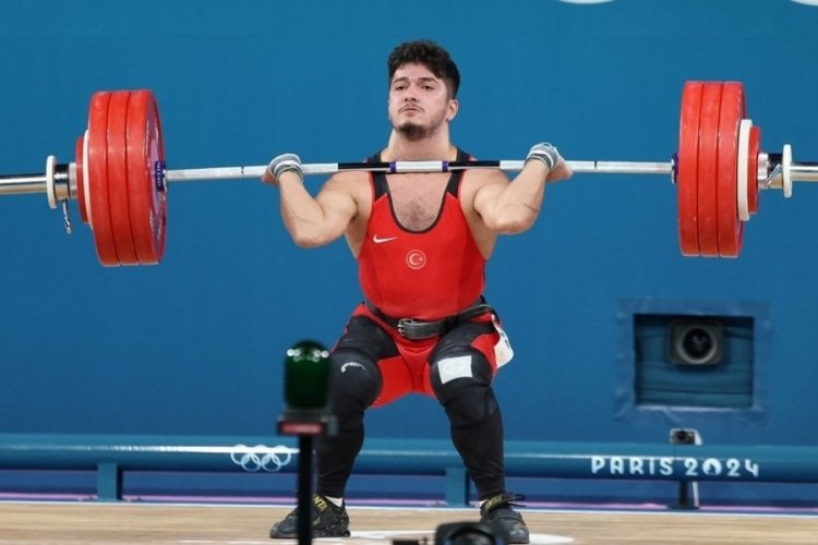 Milli halterci Muhammed Furkan &Ouml;zbek olimpiyat d&ouml;rd&uuml;nc&uuml;s&uuml; oldu