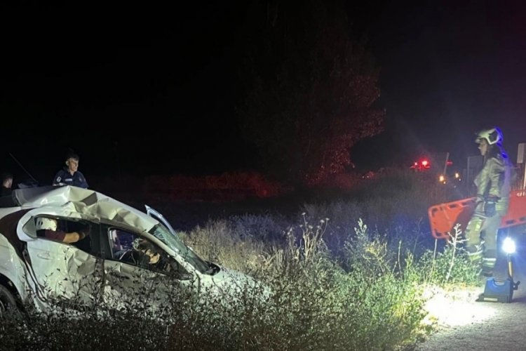 Ankara'da otomobil ile kamyon &ccedil;arpıştı: 4 yaralı