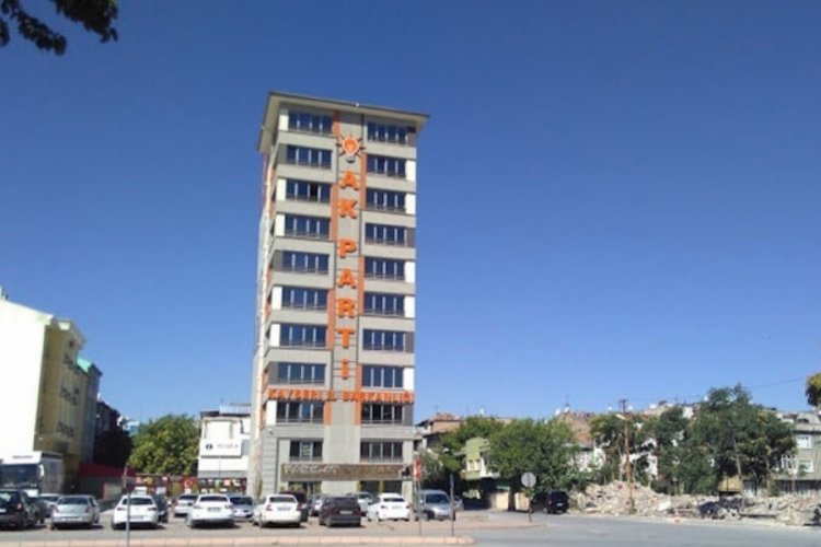 AK Parti binası yakınında ş&uuml;pheli &ccedil;anta paniği!