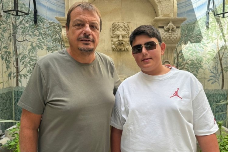Ergin Ataman'la oğlu arasında futbol rekabeti: S&uuml;per Kupa sizin olsun