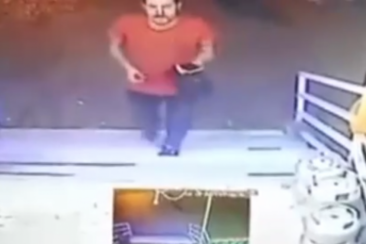 Yasak saatinden sonra kendisine alkol vermeyen tekelciye silah &ccedil;ekti!