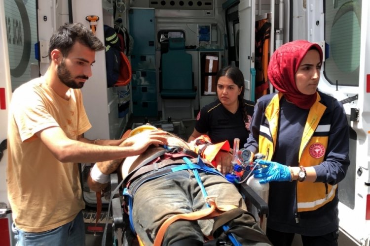 Adıyaman'da inşaat iskelesi &ccedil;&ouml;kt&uuml;: 3 ağır yaralı
