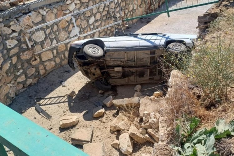 Niğde'de otomobil su kanalına d&uuml;şt&uuml;: 6 yaralı