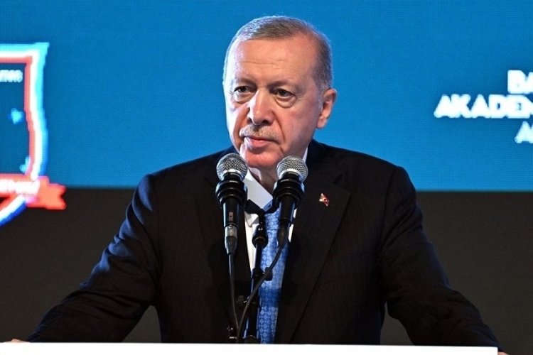 Cumhurbaşkanı Erdoğan: T&uuml;rk futbolunu kul&uuml;p ayırmadan destekledik