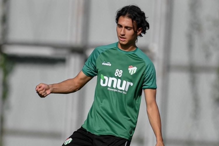 Fenerbah&ccedil;e'ye transfer olan Yiğit Fidan, Bursaspor'a veda etti