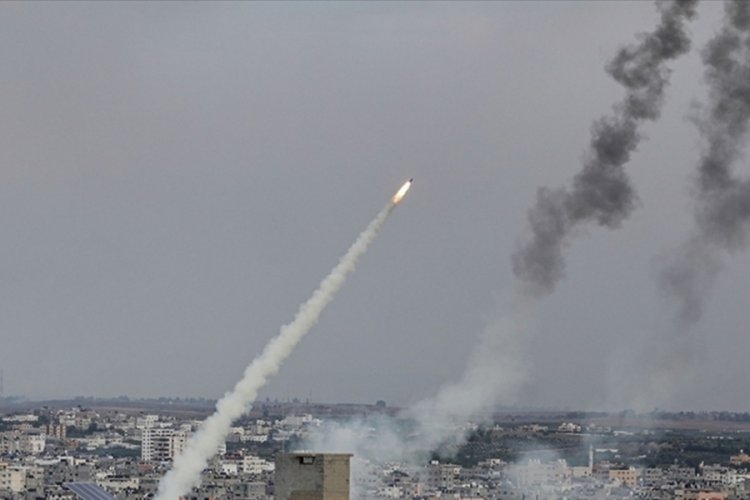 İsrail, L&uuml;bnan'da aracı hedef aldı: Hamas yetkilisi &ouml;ld&uuml;