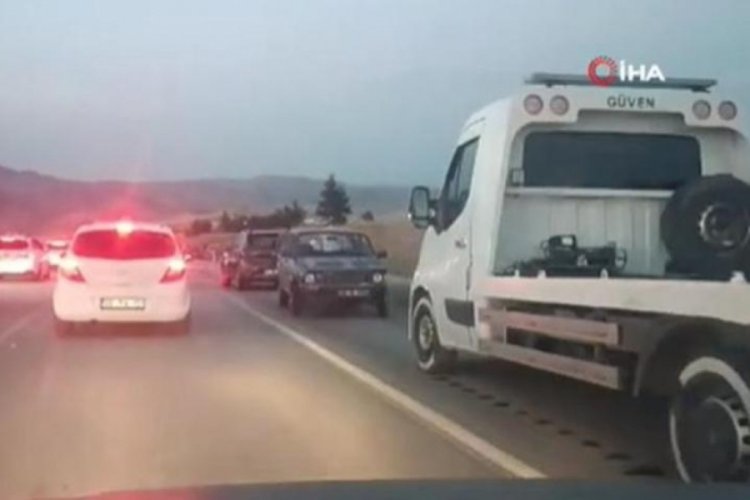 Ankara'da şiddetli yağmur sonrası 20 ara&ccedil; birbirine girdi