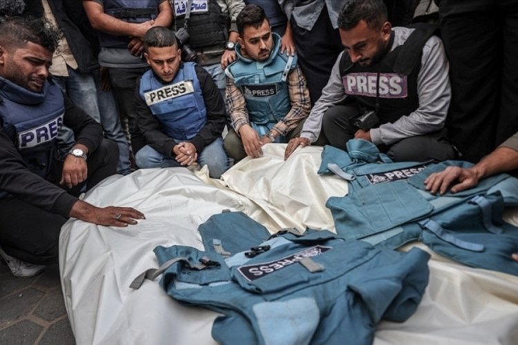 Gazze saldırılarında 2 gazeteci daha &ouml;ld&uuml;
