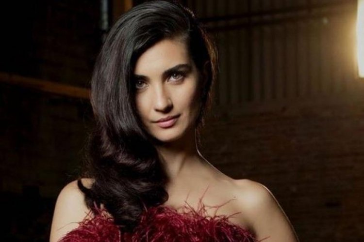 Tuba B&uuml;y&uuml;k&uuml;st&uuml;n'den tatil pozları