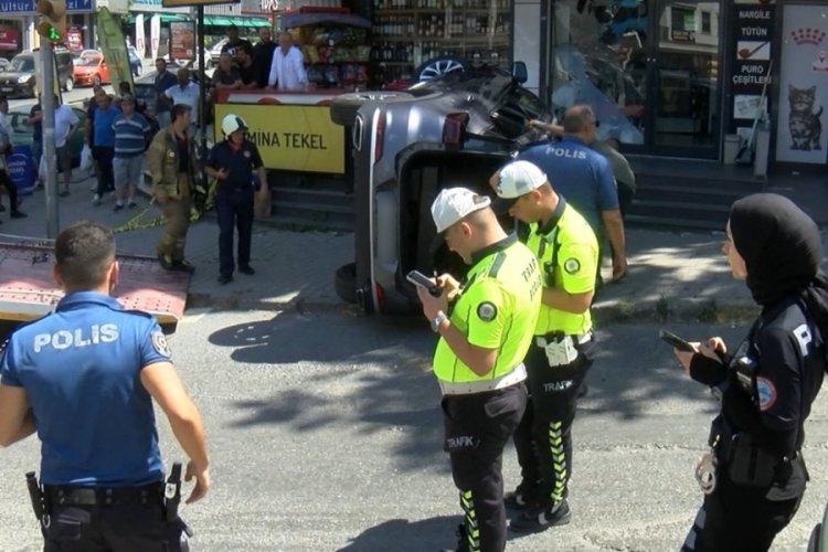 Kontrol&uuml;n&uuml; kaybeden cip d&uuml;kkana &ccedil;arptı: Yaralılar var!