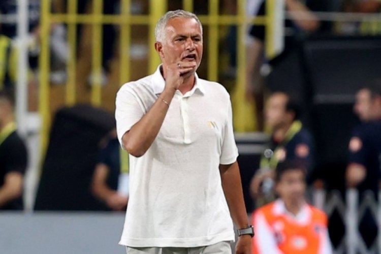 Mourinho'yu Adana Demirspor ma&ccedil;ında &ccedil;ılgına d&ouml;nd&uuml;ren detay