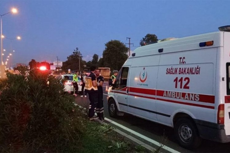 Samsun'da yolun karşına ge&ccedil;mek isteyen yayaya 2 otomobil peş peşe &ccedil;arptı
