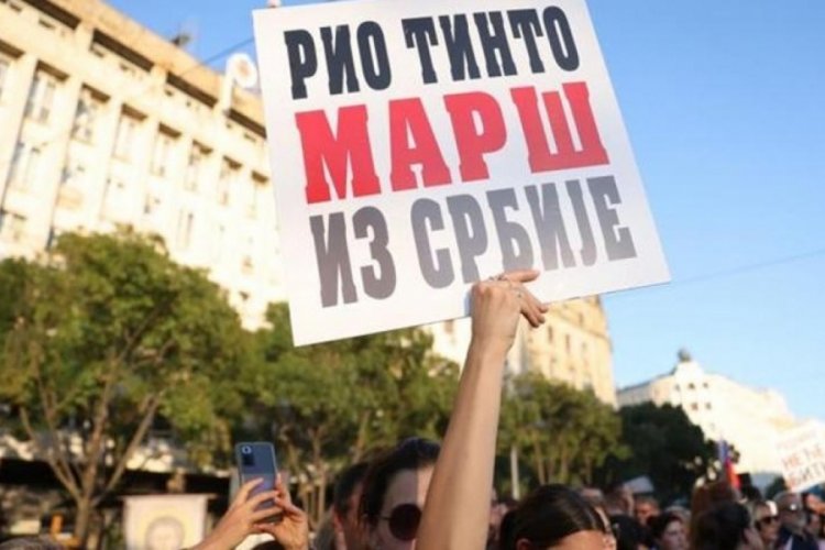 Sırbistan'da protesto! Vucic'den dikkat &ccedil;eken a&ccedil;ıklama