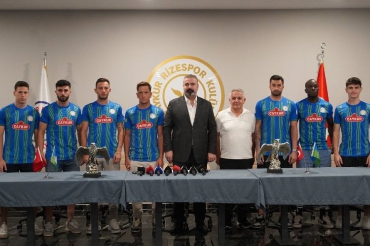 Rizespor'da yeni transferler basına tanıtıldı