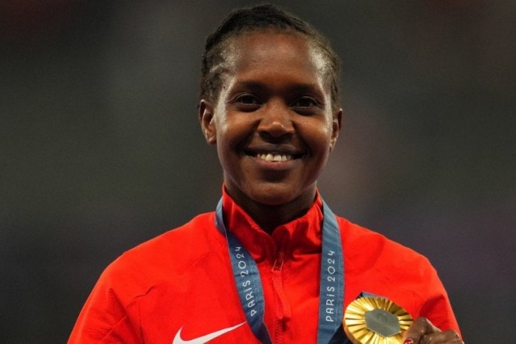 Kadınlar 1500 metrede Kenyalı Faith Kipyegon, olimpiyat rekorunu geliştirdi