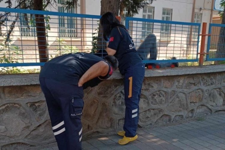 Bursa'da bir gen&ccedil; okul duvarının &uuml;zerinde &ouml;l&uuml; bulundu