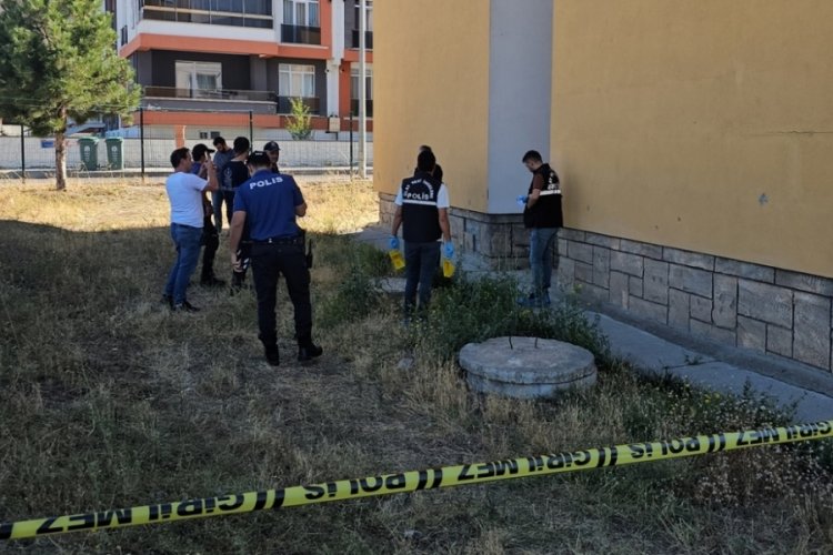 Apartman boşluğunda &ouml;l&uuml; bulundu