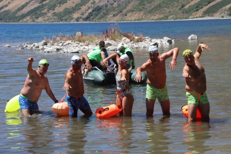 Nemrut ve Van G&ouml;l&uuml; i&ccedil;in 8 kilometre y&uuml;zd&uuml;ler