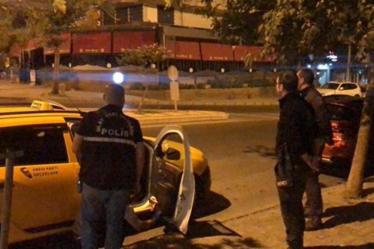 Taksiciyi &ouml;ld&uuml;r&uuml;p oğlunu yaraladılar
