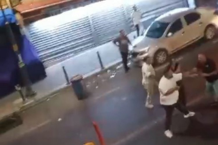 Sokak ortasında s&ouml;zl&uuml; tartıştığı kişiyi silahla yaraladı