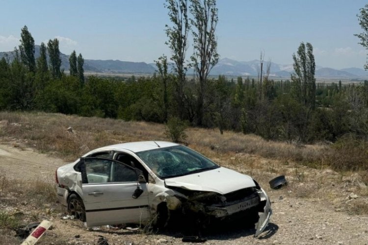 Burdur'da kontrolden &ccedil;ıkan otomobil şarampole yuvarlandı