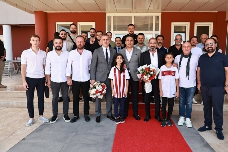 İbrahim Hacıosmanoğlu, Sivasspor Kul&uuml;b&uuml;n&uuml; ziyaret etti