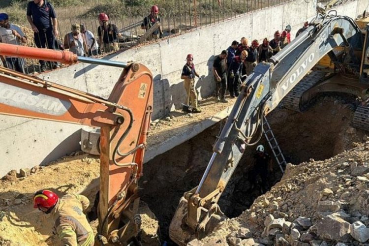 İstanbul Tuzla'da şantiyede 2 iş&ccedil;i g&ouml;&ccedil;&uuml;k altında kaldı