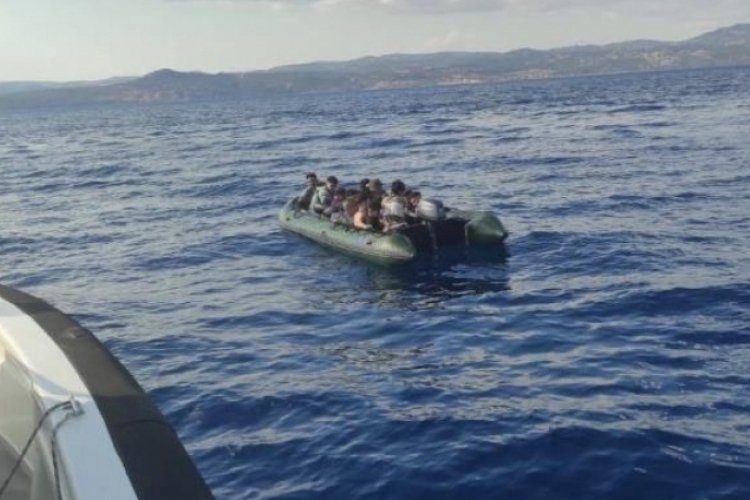 Ayvacık a&ccedil;ıklarında 33 ka&ccedil;ak g&ouml;&ccedil;men yakalandı, 15 ka&ccedil;ak g&ouml;&ccedil;men kurtarıldı