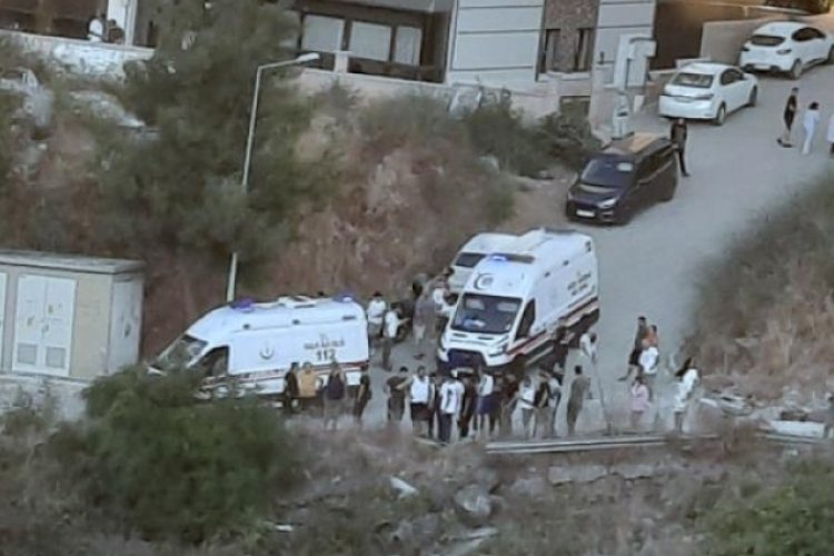Bursa'da ara&ccedil; 30 metrelik şarampole u&ccedil;tu: 4 yaralı
