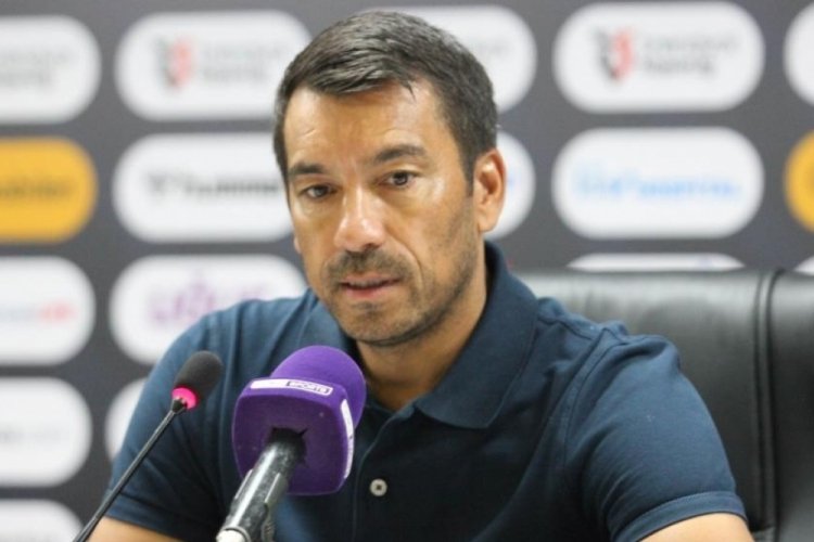 Van Bronckhorst: "İstanbul'a galibiyetle d&ouml;nd&uuml;ğ&uuml;m&uuml;z i&ccedil;in mutluyuz"