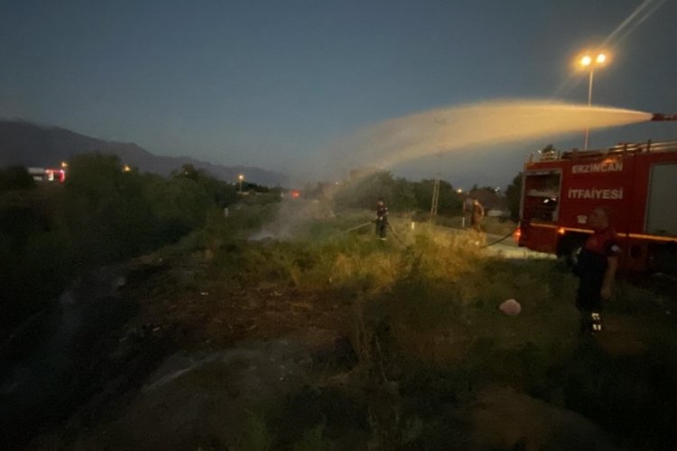 &Ouml;rt&uuml; yangını itfaiye ekiplerinin m&uuml;dahalesiyle s&ouml;nd&uuml;r&uuml;ld&uuml;