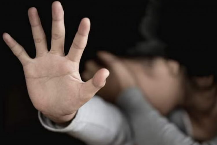 'İstismarla su&ccedil;lanan &ouml;ğretmene g&ouml;rev verildi' iddiası!